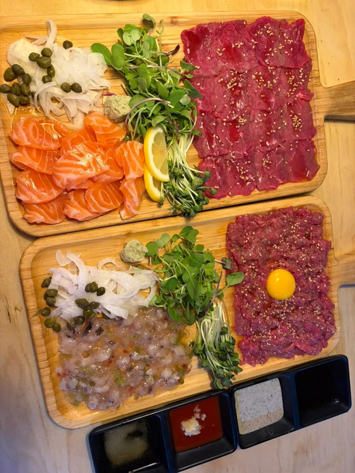 蒙提基三文鱼刺身与汤汤生拌牛肉