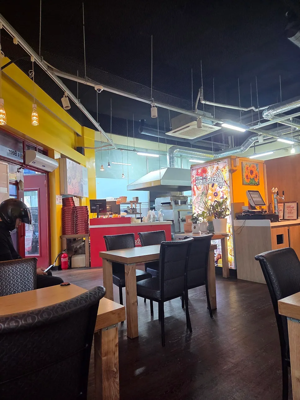 Open pizza kitchen