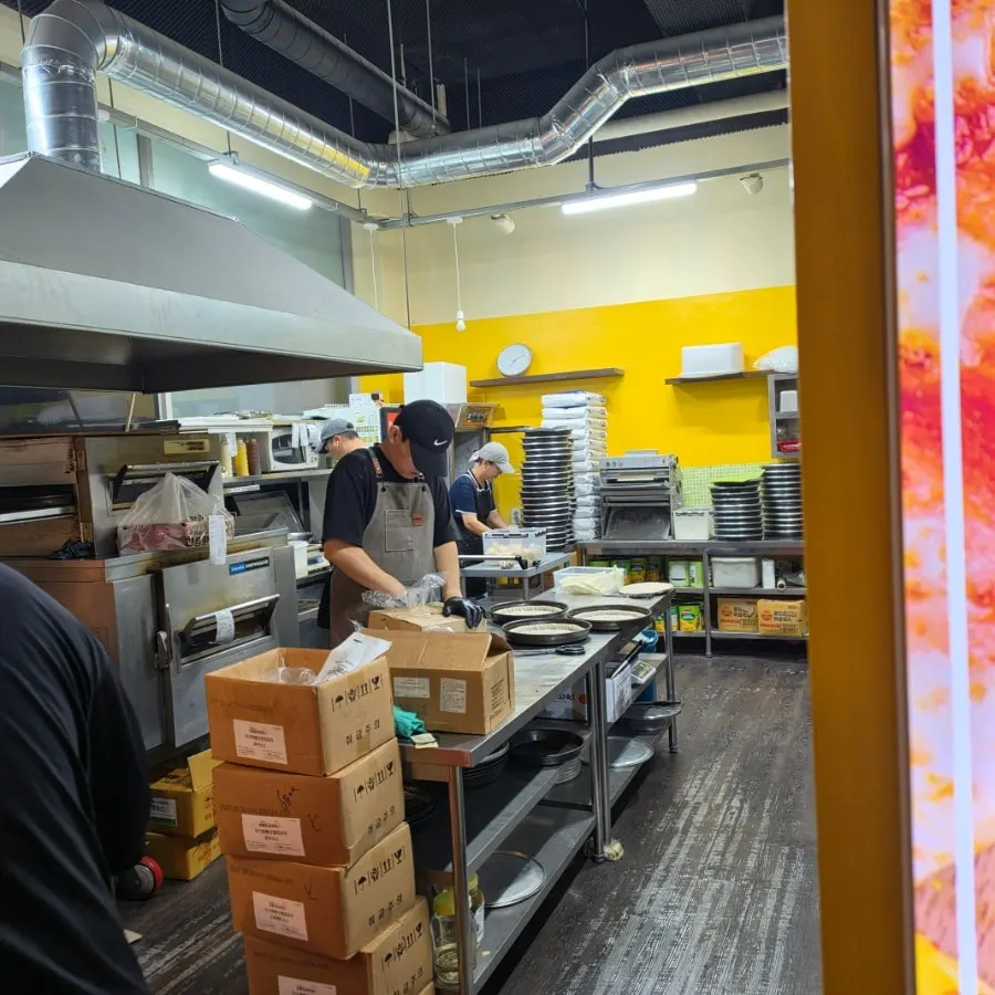 Dough-kneading workspace for the house-made pizza