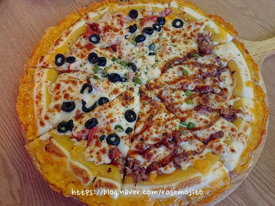 주문한 음료와 기본 반찬 세팅