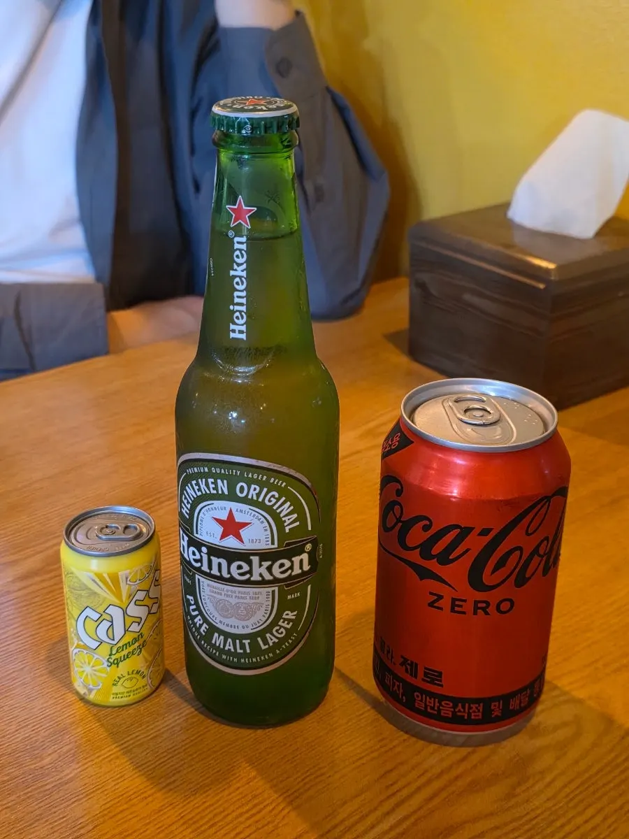 하이네켄 맥주와 콜라 세로 사진