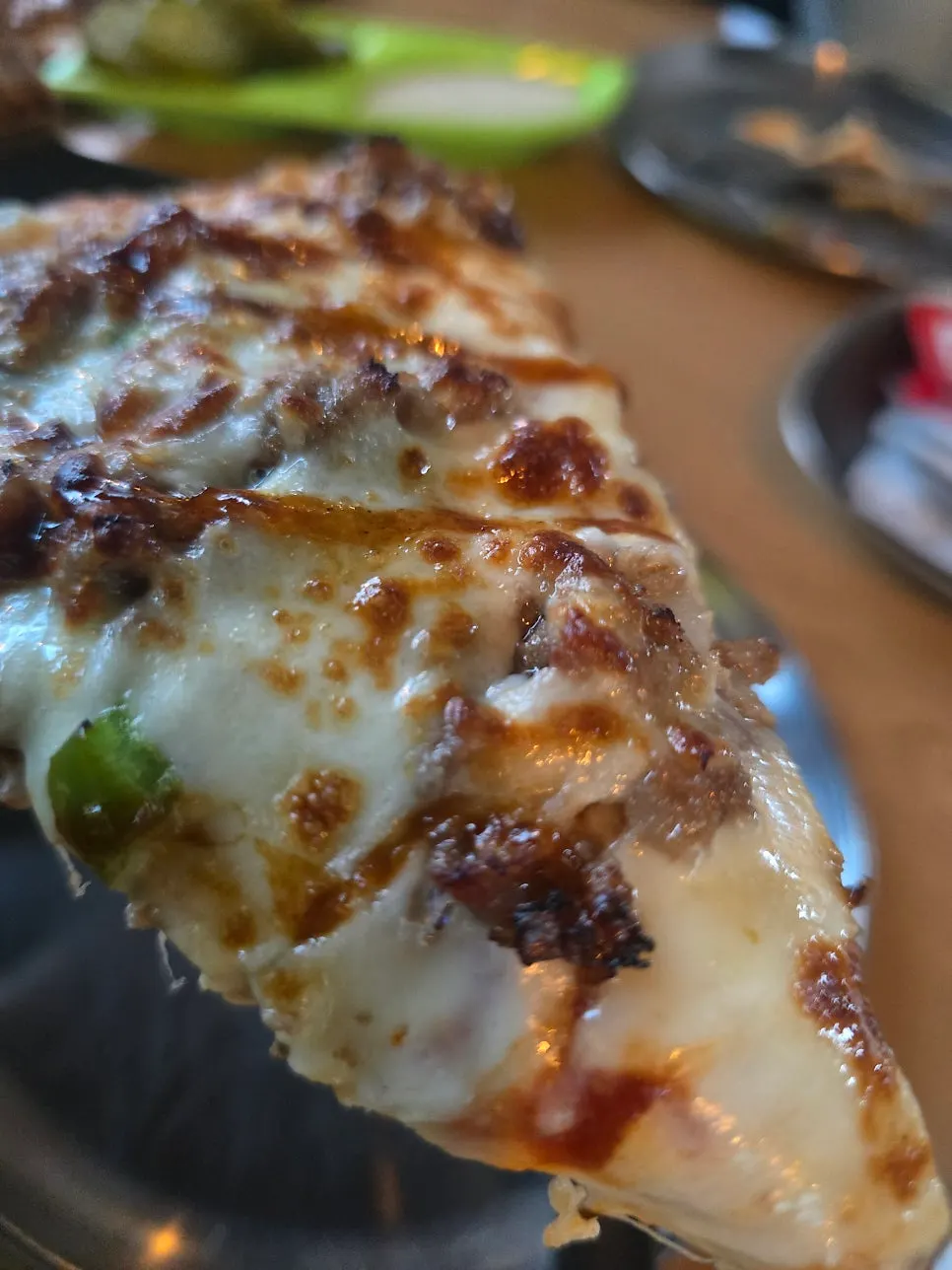 Cross-section of the pizza showing the crust