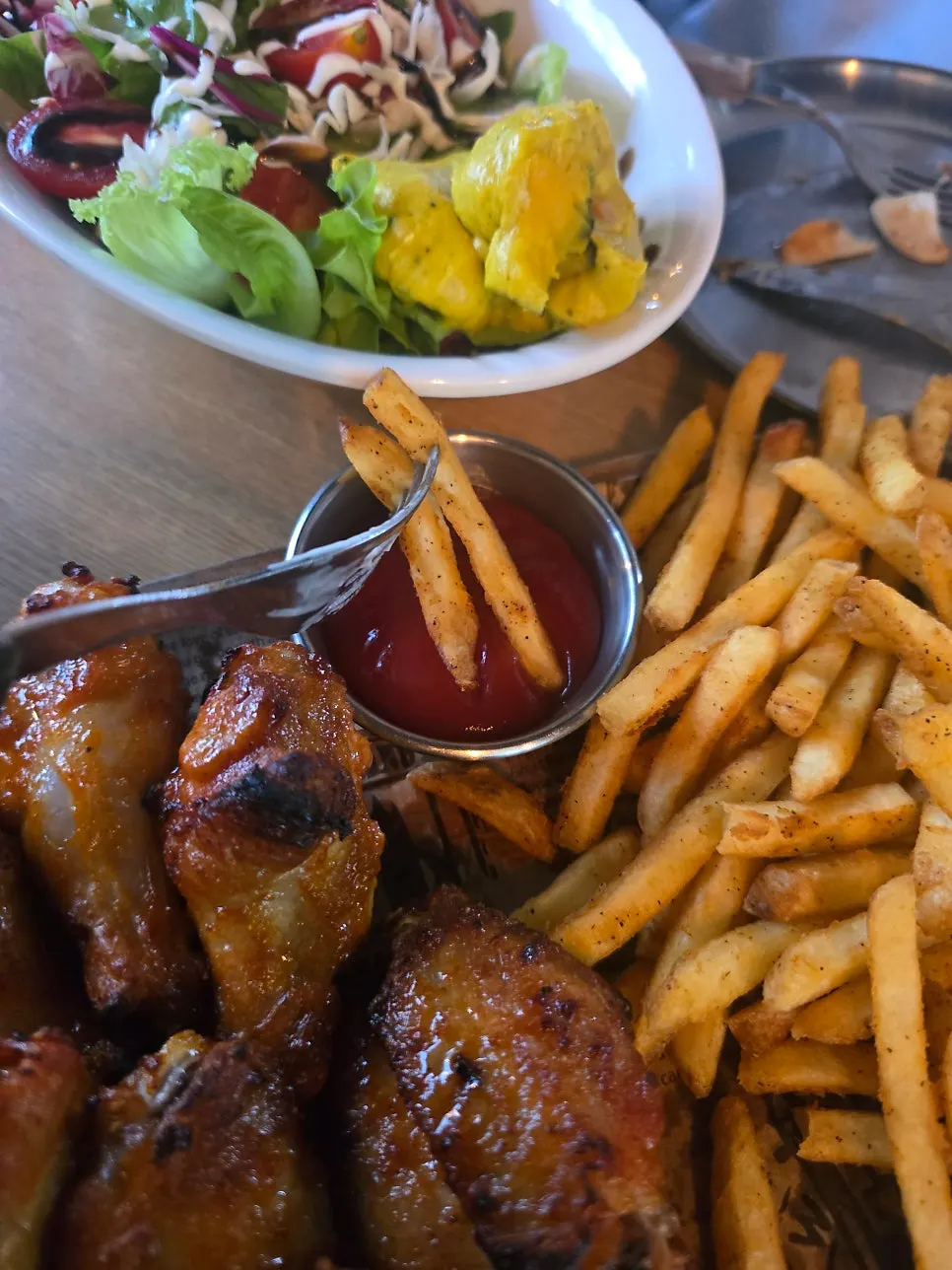 Fries served with ketchup