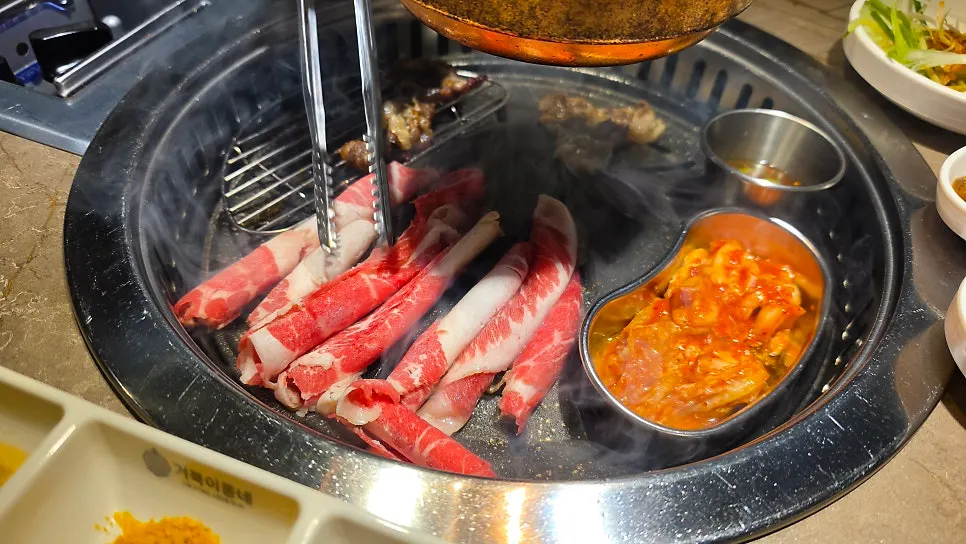 Korean beef paejgogi cooking on the grill