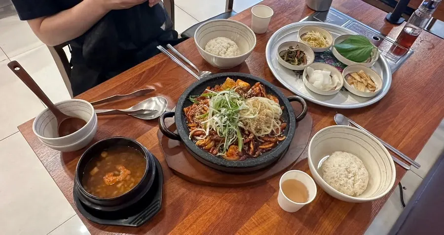 Sign with tips for the best way to eat, plus noodle add-on menu