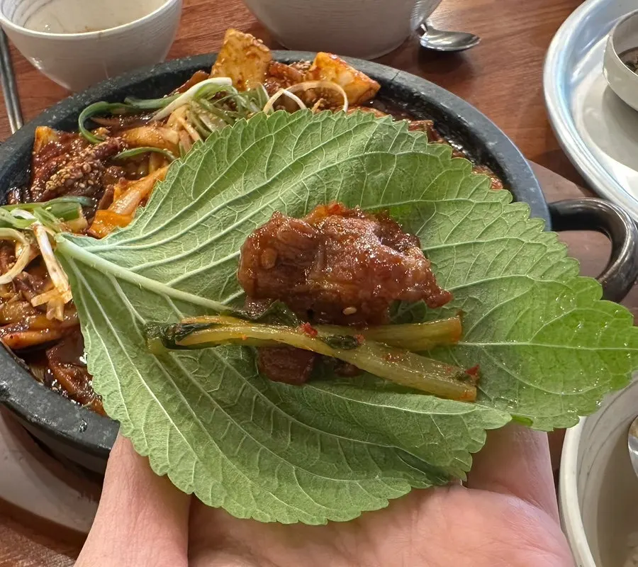 Sizzling stone-plate squid and pork stir-fry topped with jjolmyeon noodles