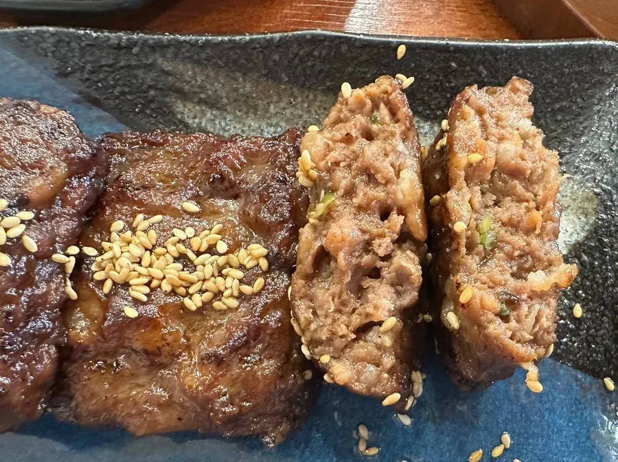 Cross-section of the cut grilled rice cake ribs