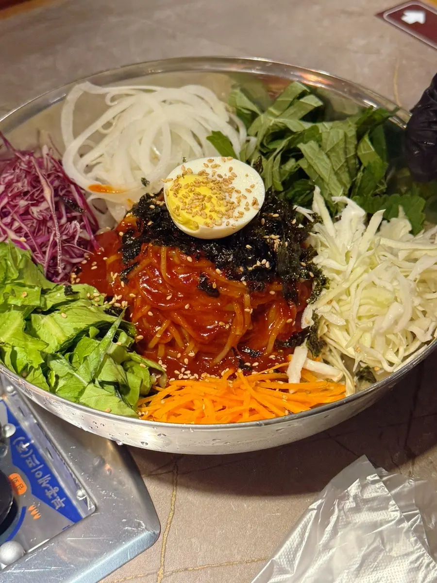 야채 가득한 대왕야채비빔쫄면