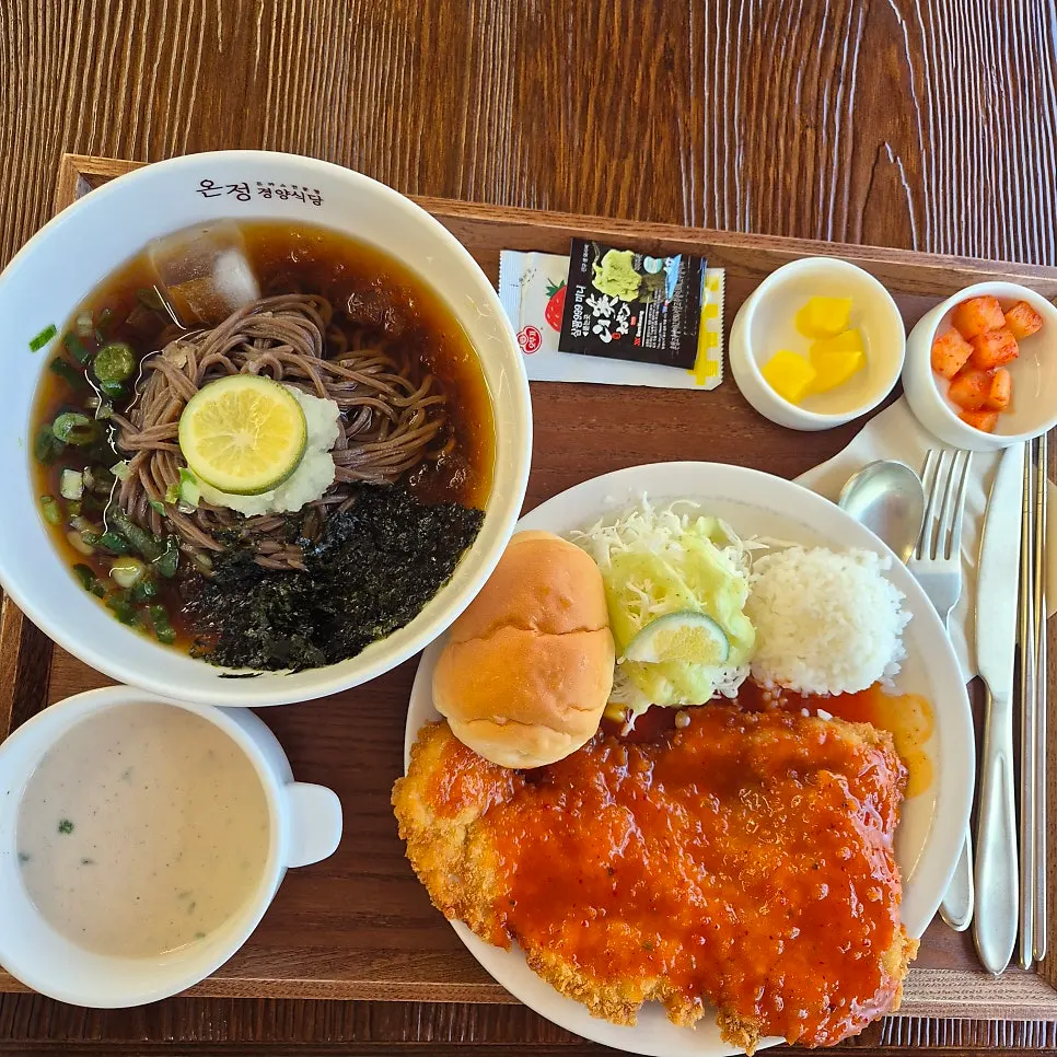 Full spread of the spicy soba set at Onjeong Gyeongyangsikdang