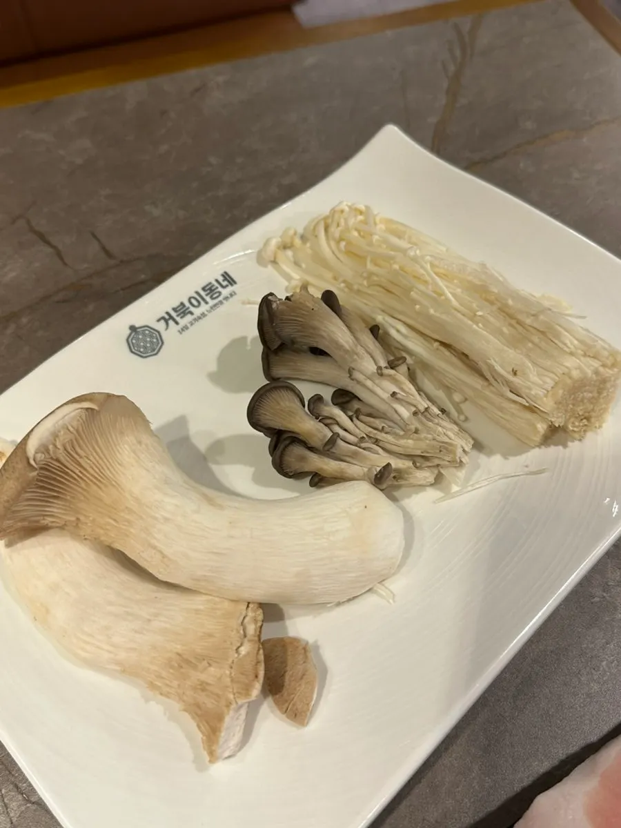Composición del set: samgyeopsal, mokssal, hangjeongsal y gabrisal