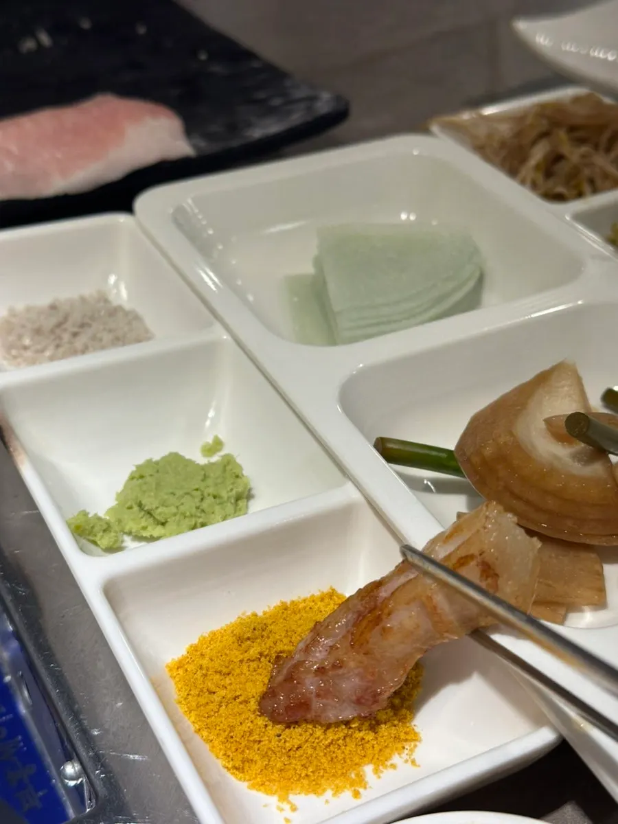 Samgyeopsal con un poco de wasabi encima