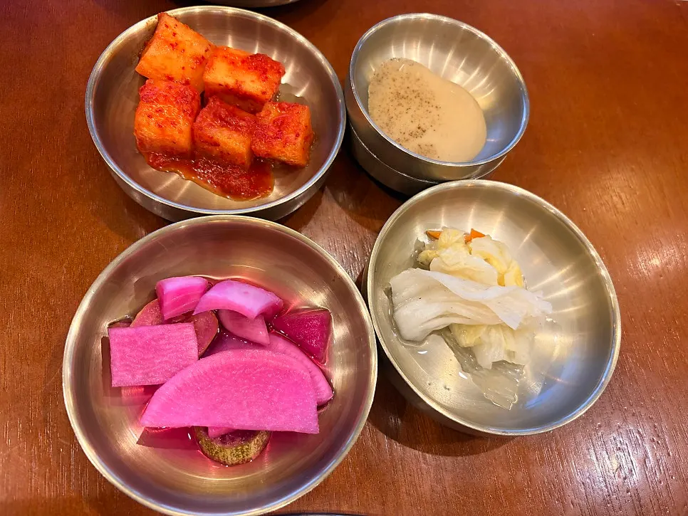 Basic side dishes including diced radish kimchi and white kimchi
