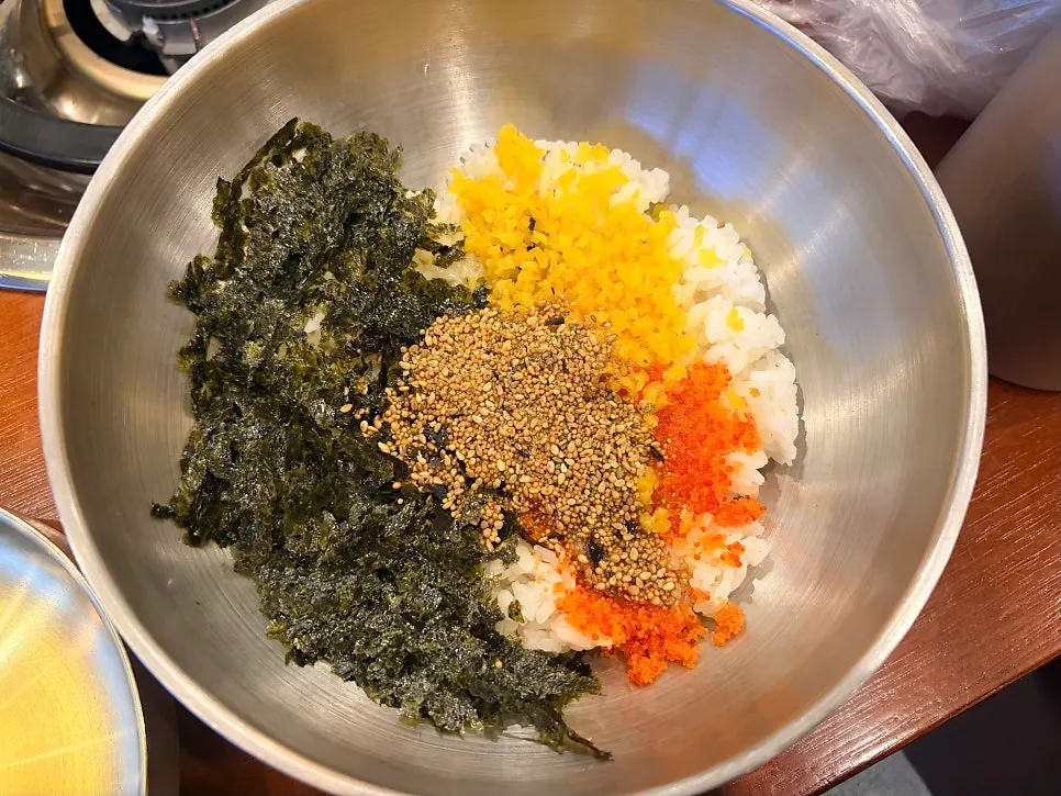 Basic rice ball served with the grilled pork bones