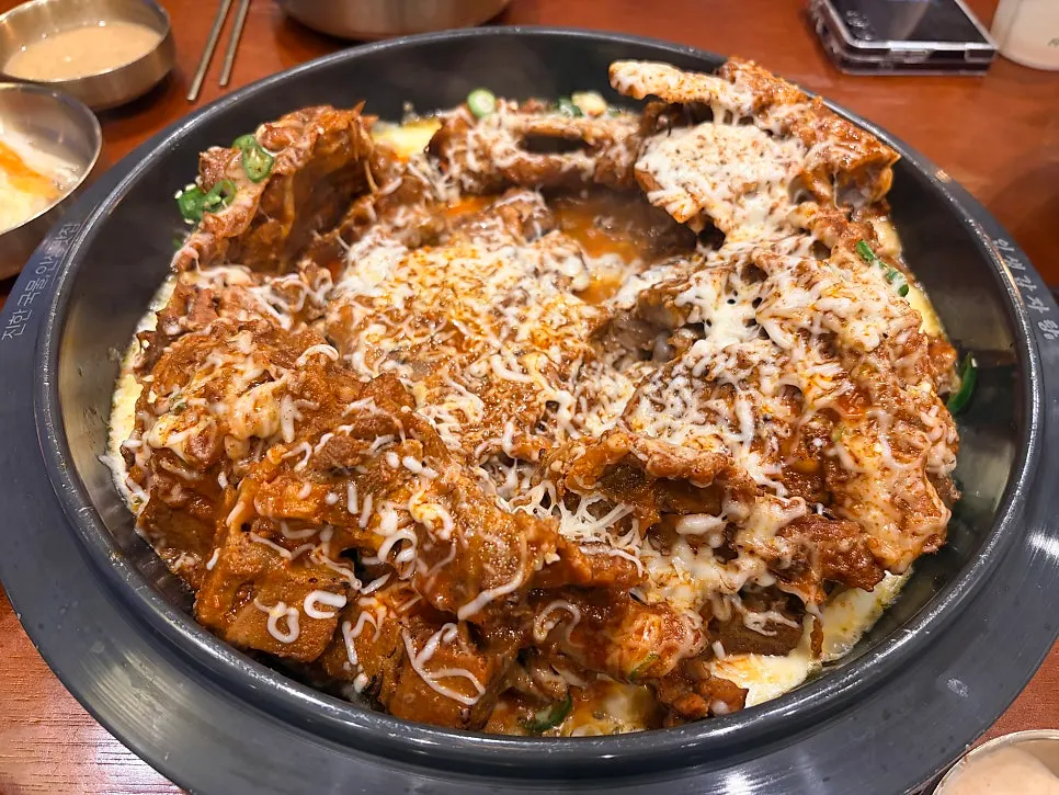 Grilled pork bones with cheese melted by torch