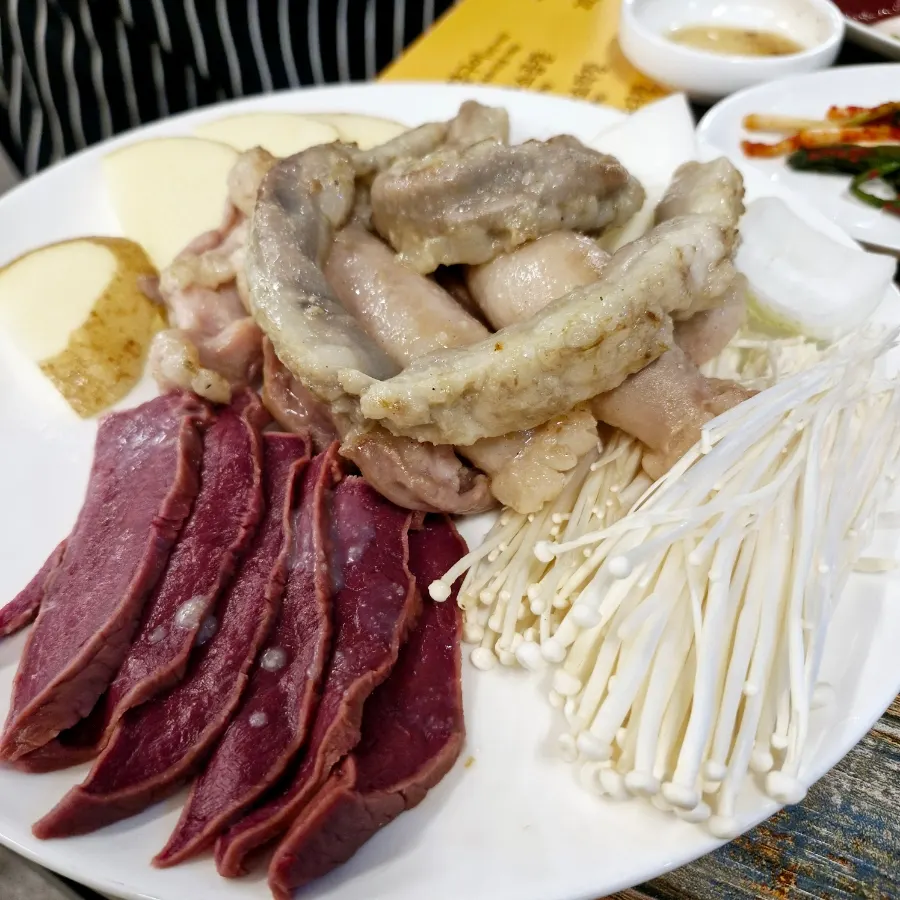 Basic side dishes for a gopchang meal