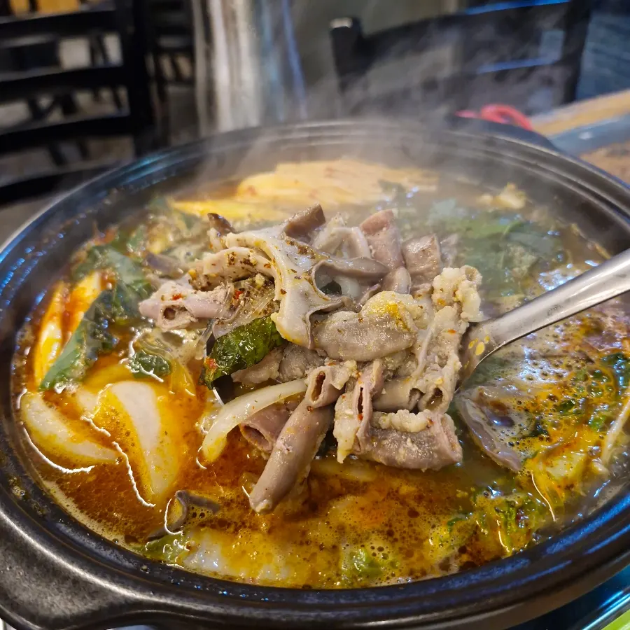 Gopchang hot pot included with the set