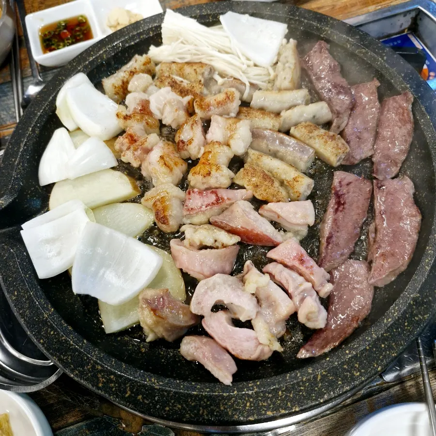 Rich gopchang hot pot simmering