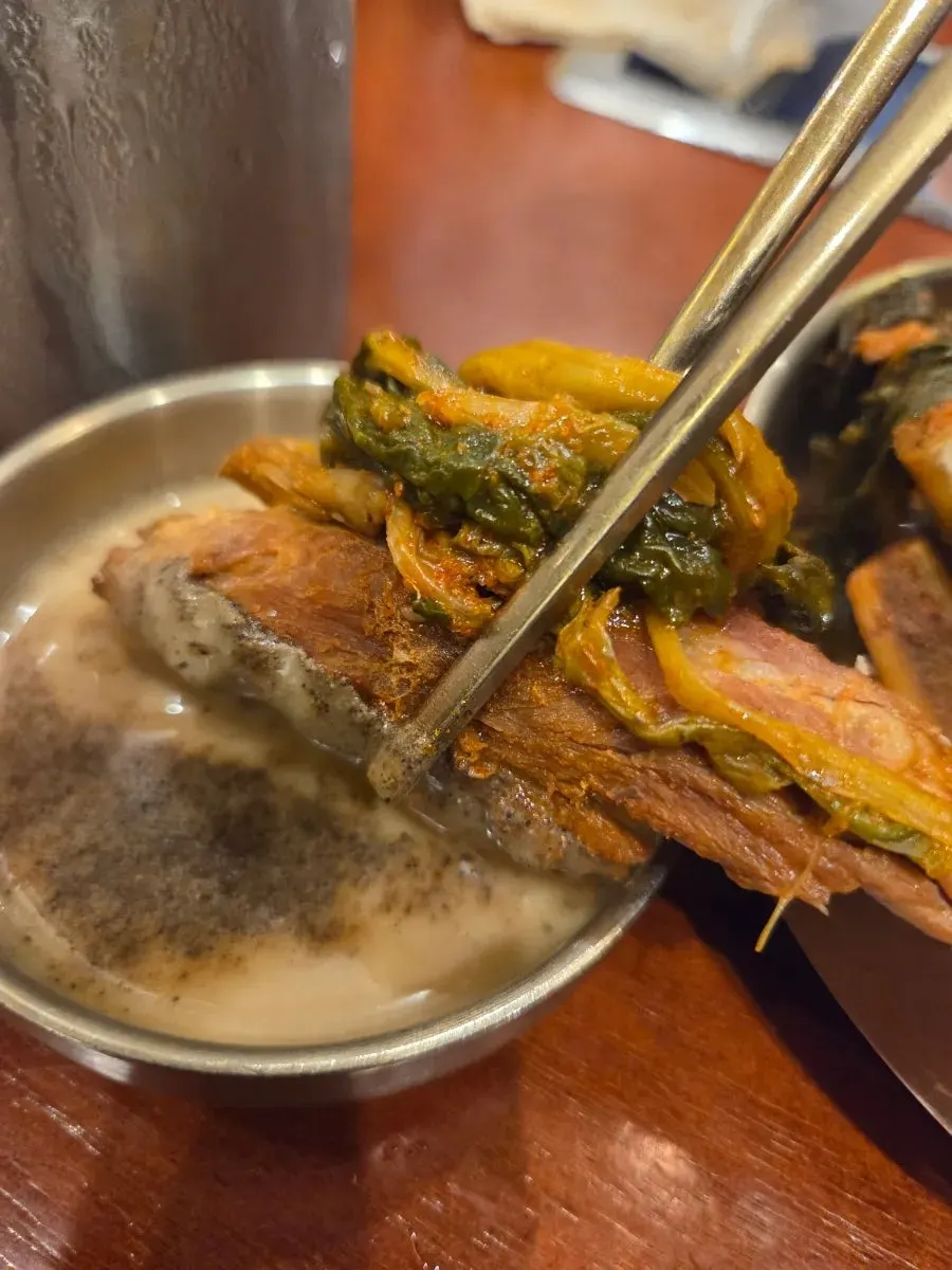 Mukeunji gamjatang meat scooped onto a plate