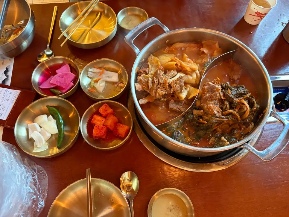 Aged-kimchi and ugeoji gamjatang components