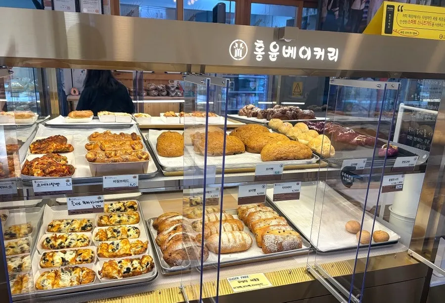 Bakery bread display corner