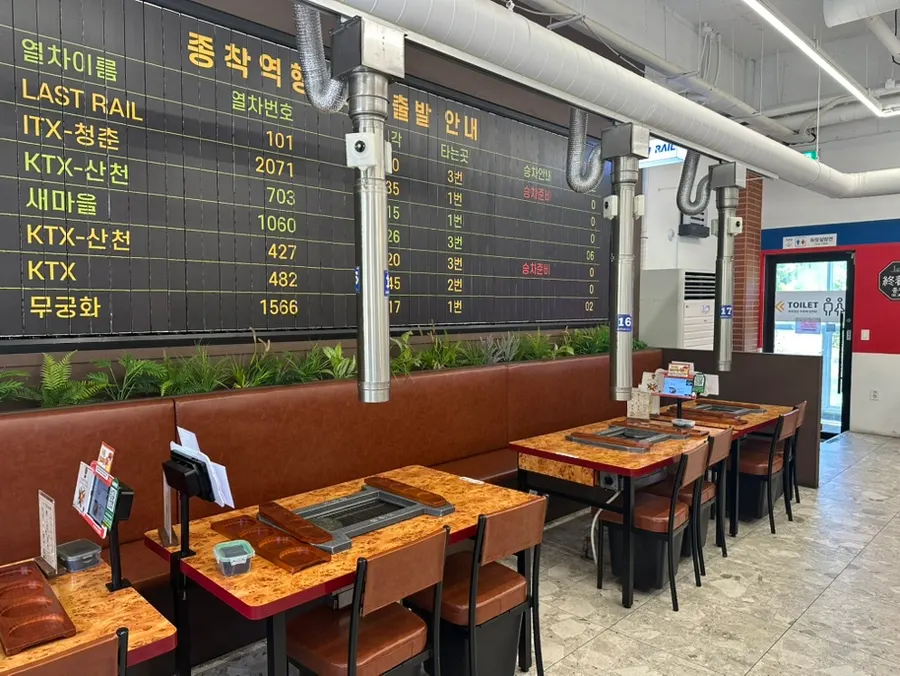 회식과 가족모임 손님이 있는 종착역 군산점 홀