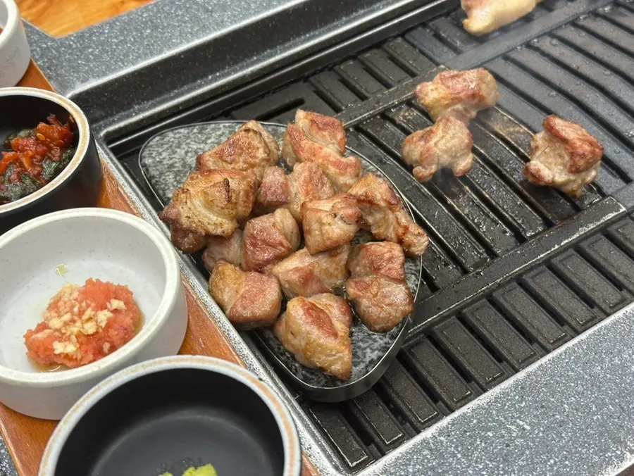 직원이 구워주는 소금구이 불판