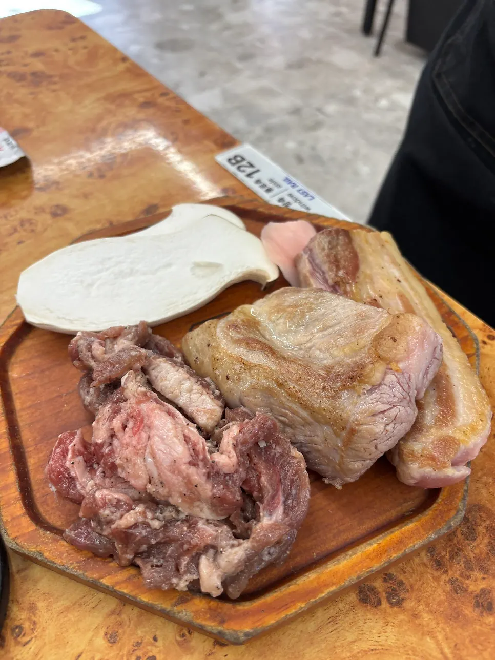 Pre-grilled gabrisal and pork belly on the grill