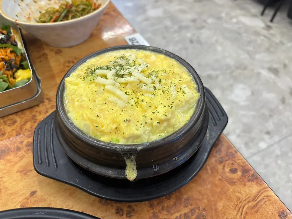 Side menu spread at Jongchagyeok Gunsan Branch
