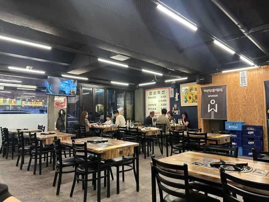 점심 영업 안내가 붙은 막창일번지 외관