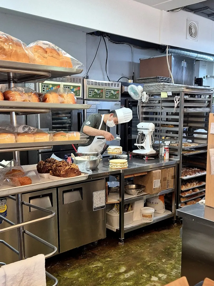 Hongyun Bakery open kitchen