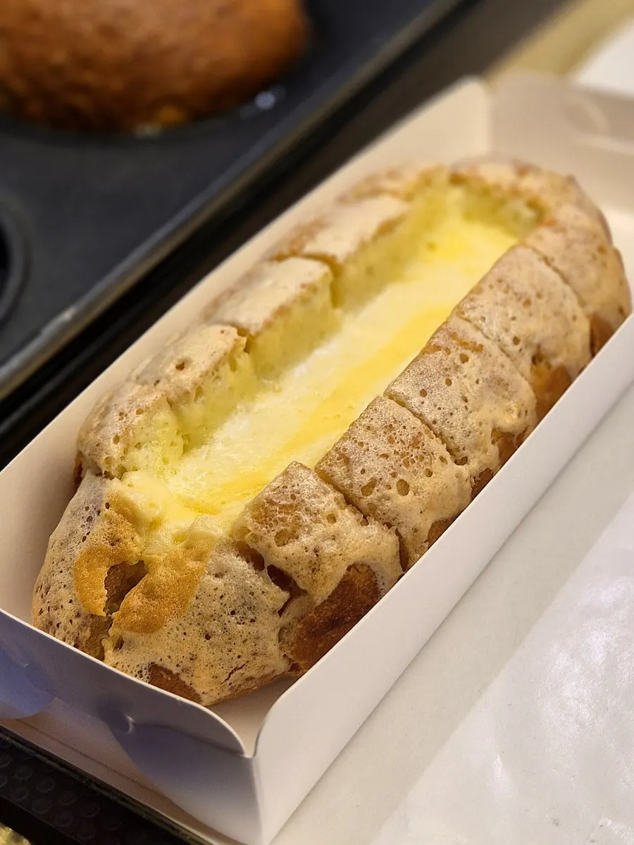 Display of salt bread and bagels