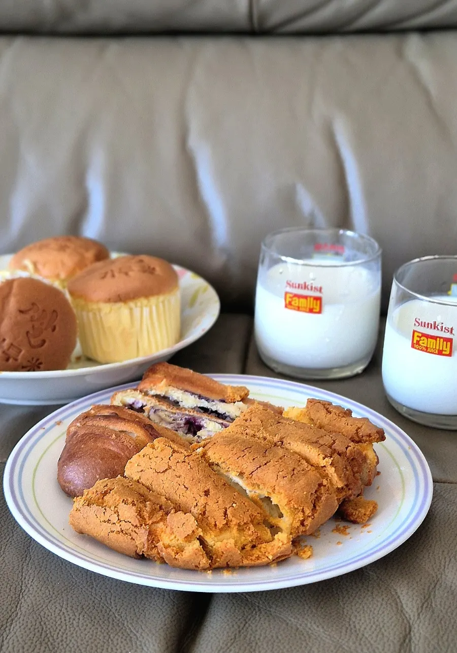 Mocha bread with butter filling