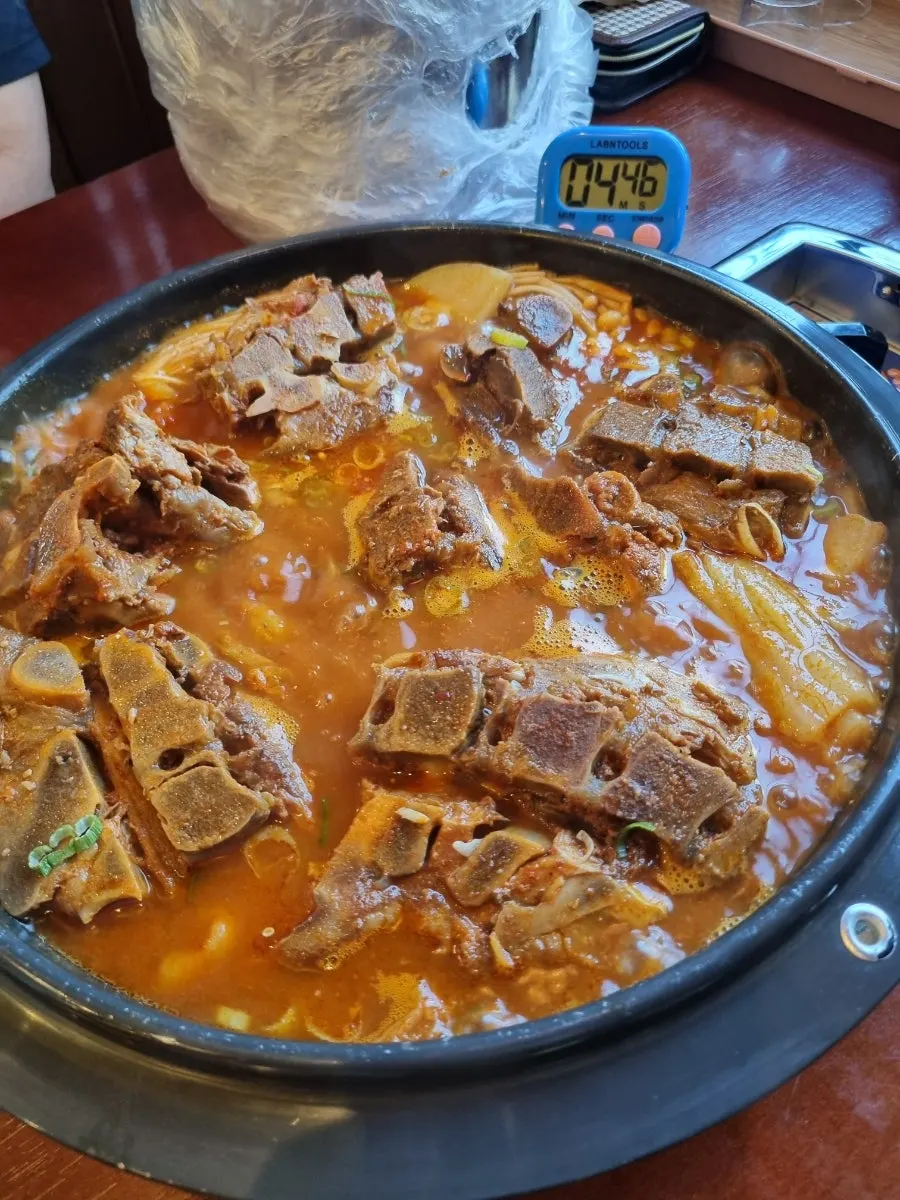 군산 인생감자탕 매장 모습