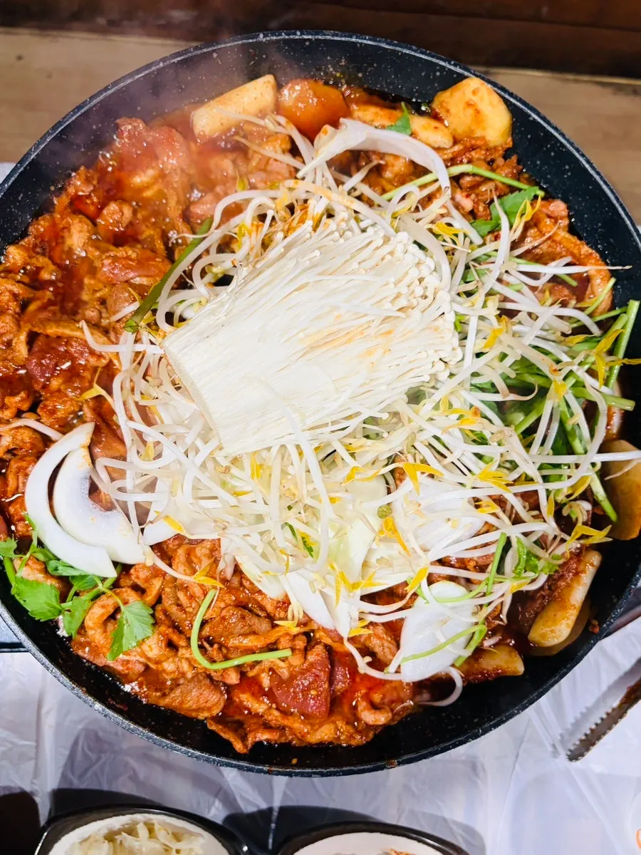 Gunsan Jumulreok's duck jumulreok spread, cover photo