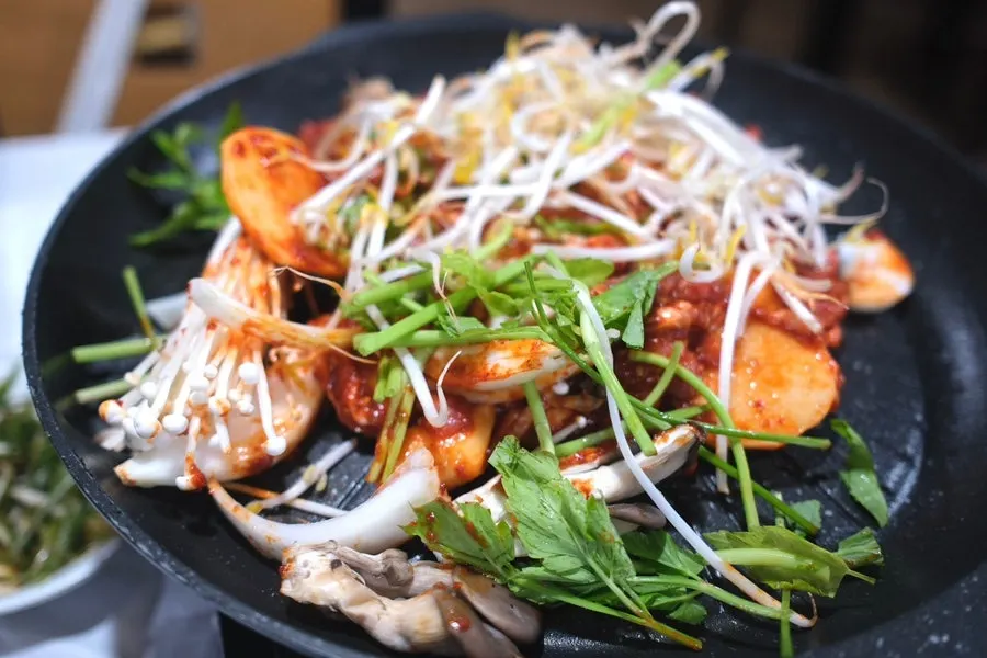 A meal of duck jumulreok found while traveling in Gunsan