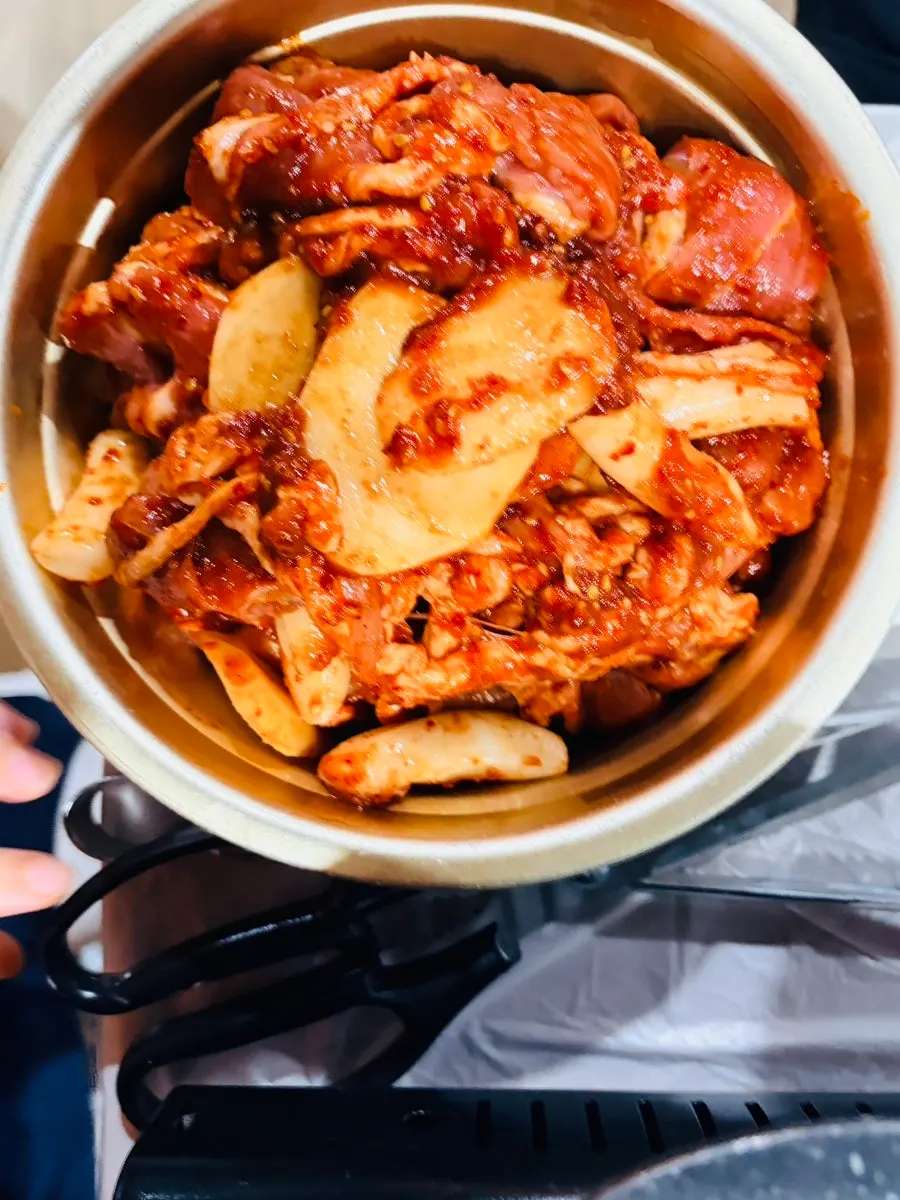 Duck jumulreok served in a large bowl