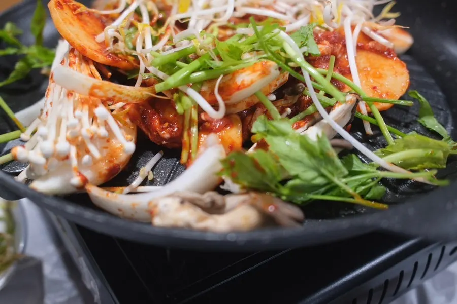 Portable gas burner and grill plate on the table