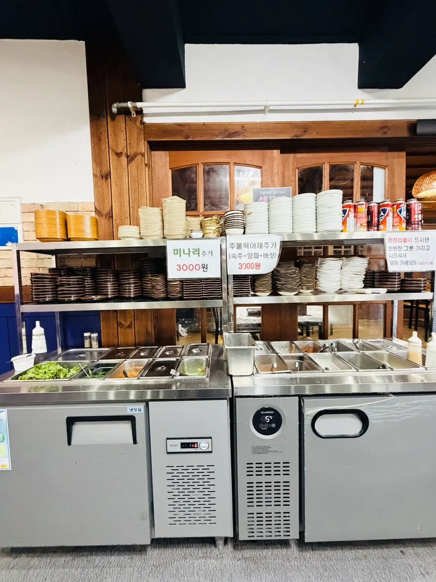 Self-serve bar for adding extra side dishes