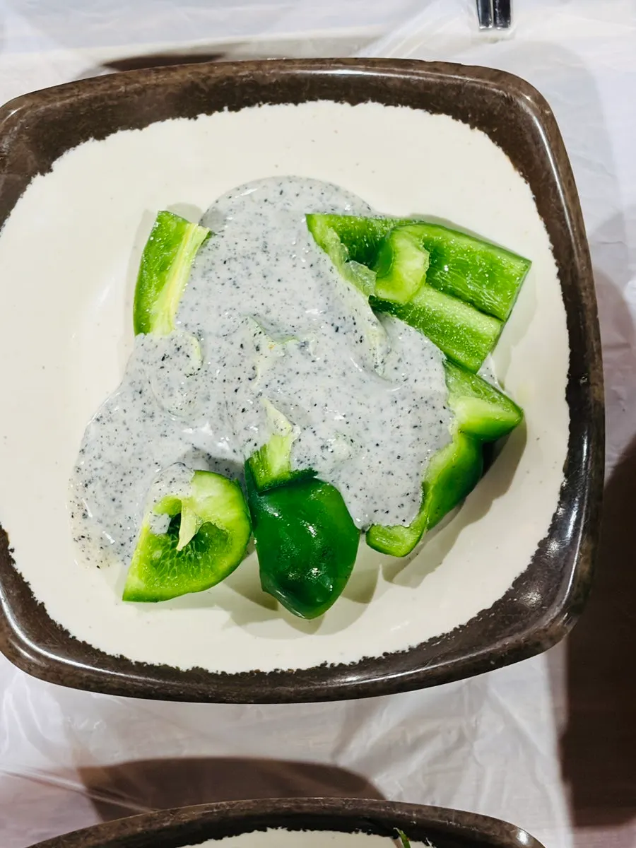 Paprika salad with black sesame sauce