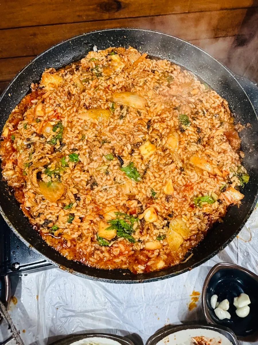 Fried rice soaked in duck jumulreok sauce