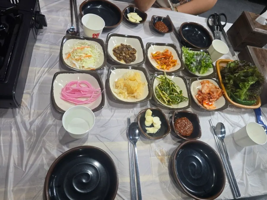 Basic side dishes including cabbage salad and kimchi