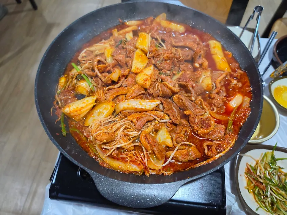 Red duck jumulreok with potato and rice cake