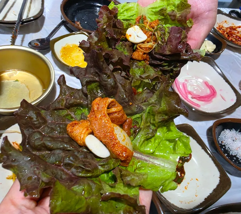 Duck jumulreok in a lettuce wrap