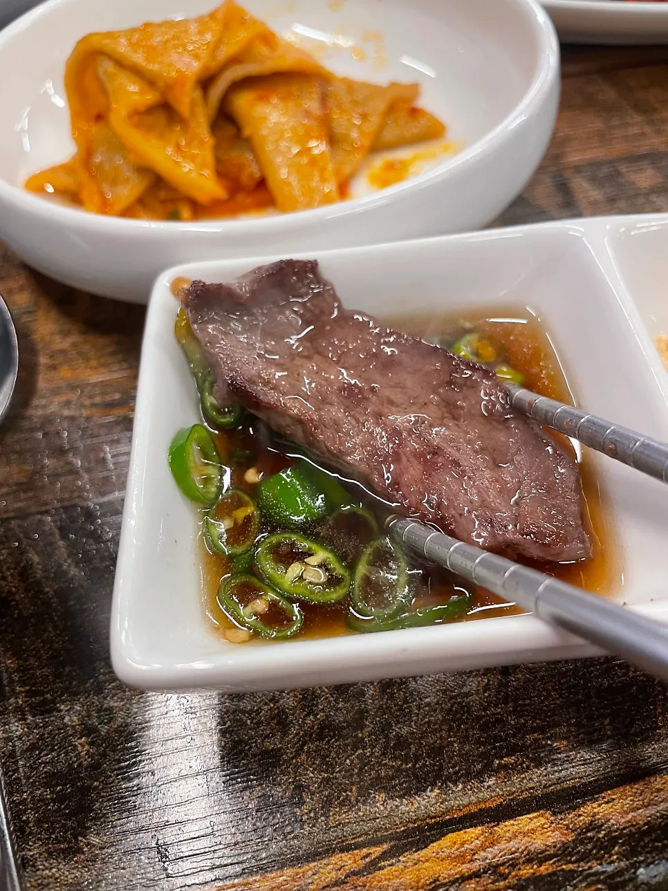 Guiso de gopchang de ternera hirviendo con toque picante