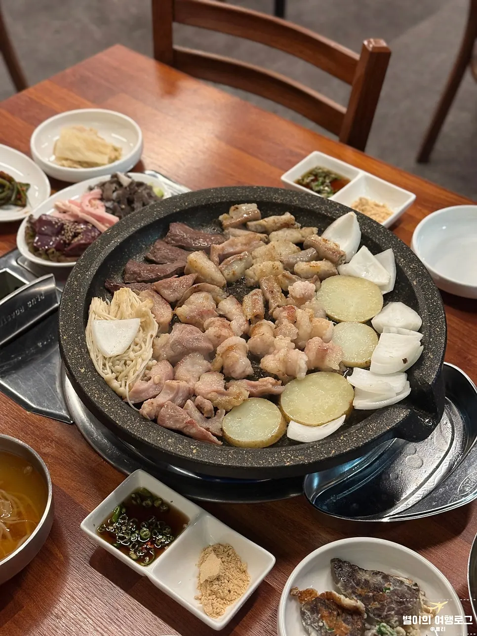 곱창과 함께 구워지는 버섯과 감자, 양파