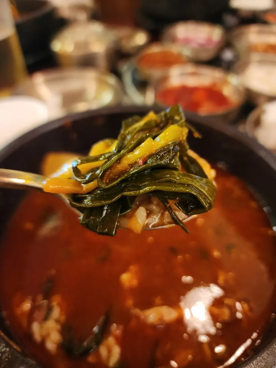 소스에 찍어 먹는 뼈해장국 고기