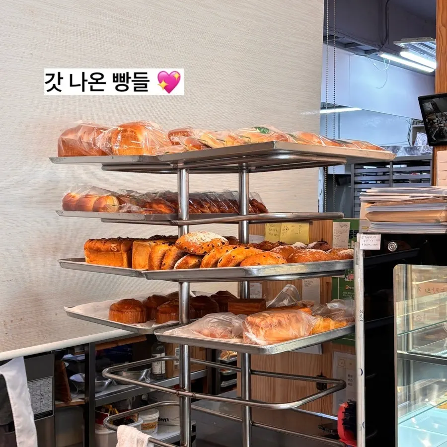 홍윤베이커리 영업 안내