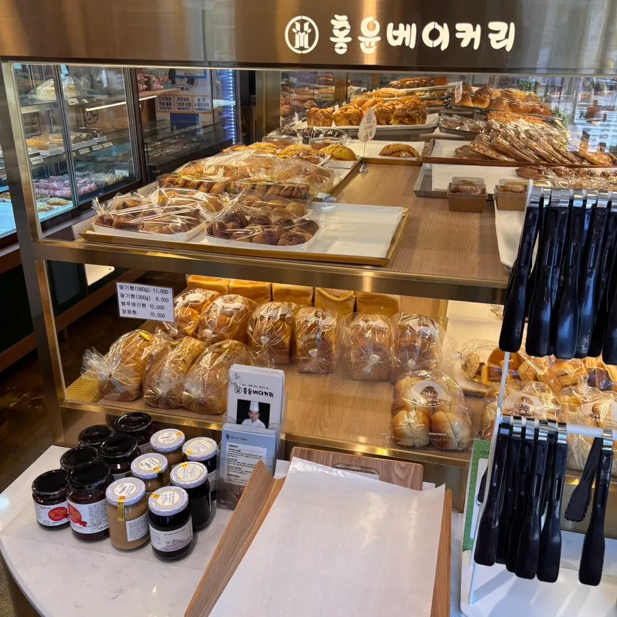매장 내부 빵 진열