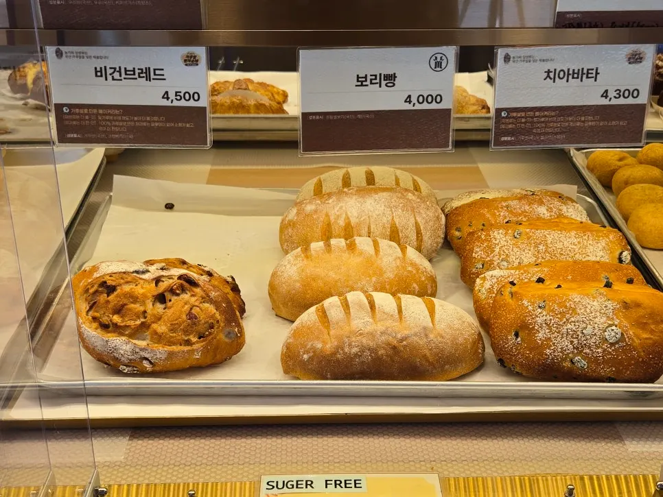 Ingredient label for rice flour, Korean wheat, and glutinous barley