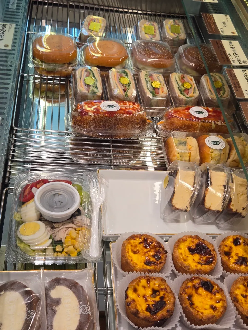 Hongyun Bakery’s variety of breads